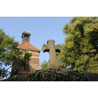 17857_8386 Blick auf den Turm der Christianskirche - Steinkreuz auf der Mauer. | Klopstockstrasse, historische Bilder und aktuelle Fotos aus Hamburg Ottensen.